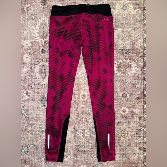 Nike Women’s Floral Pink and Black Leggings - Picture 4 of 5